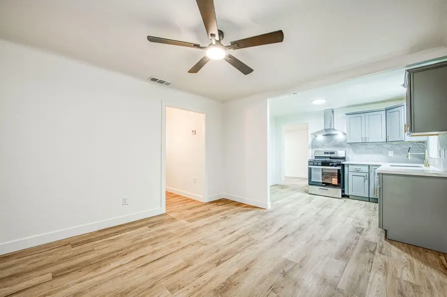 372 N Smith Avenue, Dinuba, CA 93618 - Image #3