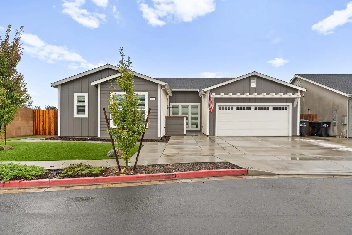 443 E Tyler Court, Visalia, CA 93291 - Image #1