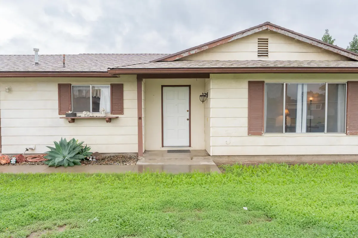 2035 E Kern Avenue, Tulare, CA 93274 - Image #1