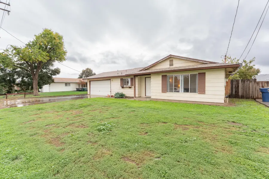 2035 E Kern Avenue, Tulare, CA 93274 - Image #2