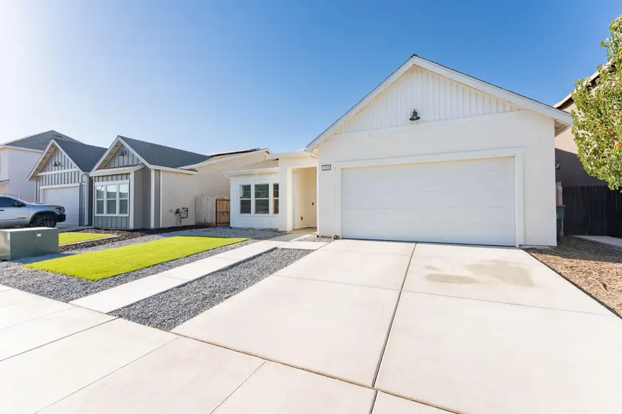 2608 W Heather Lane, Hanford, CA 93230 - Image #3