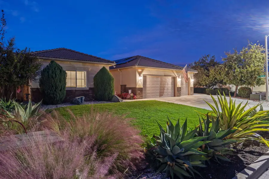 3038 E Beech Court, Visalia, CA 93292 - Image #2