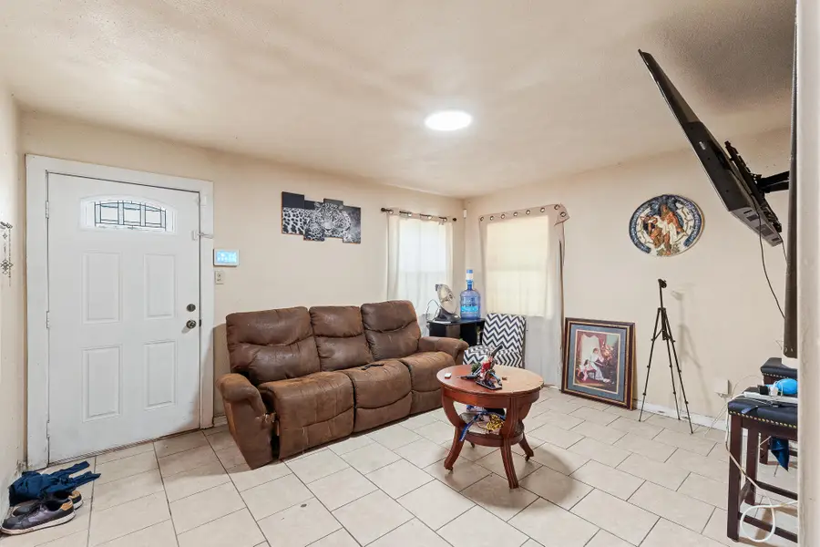 1106 N West Street, Visalia, CA 93291 - Image #3