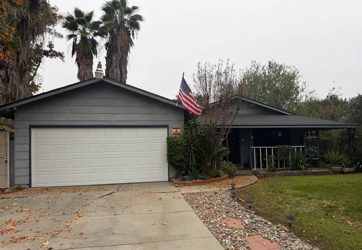 1534 W Canary Drive, Visalia, CA 93291 - Image #1