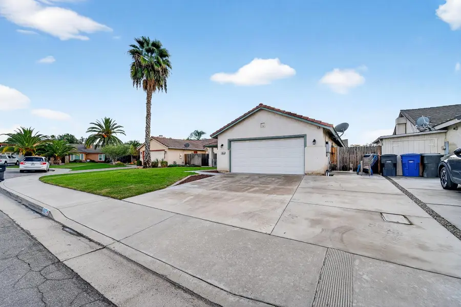 907 E Palm Drive, Hanford, CA 93230 - Image #3