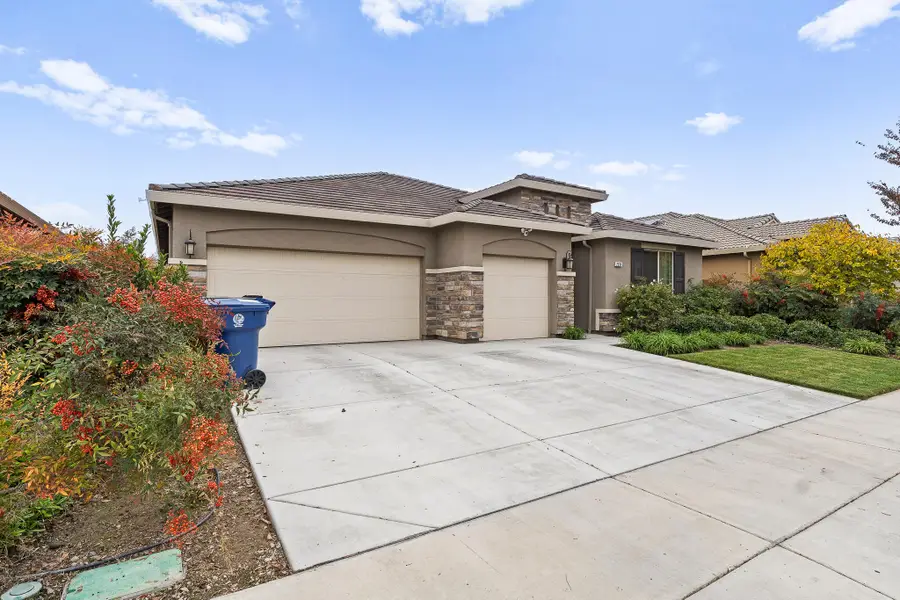 2814 Harbor Island Avenue, Tulare, CA 93274 - Image #2