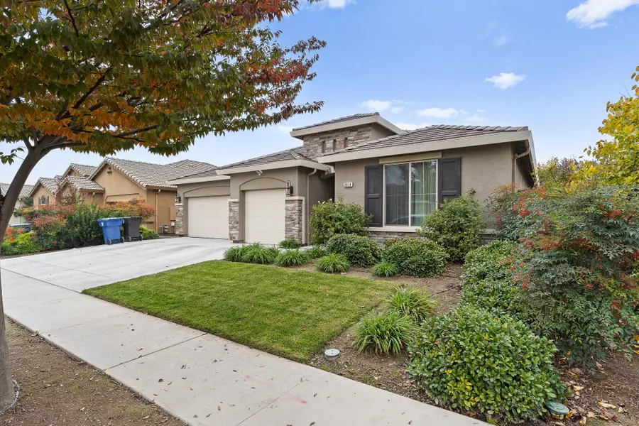 2814 Harbor Island Avenue, Tulare, CA 93274 - Image #3