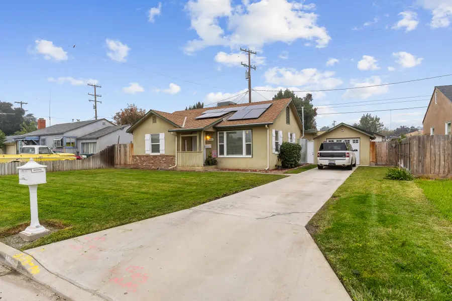 1052 E Apricot Avenue, Tulare, CA 93274 - Image #2