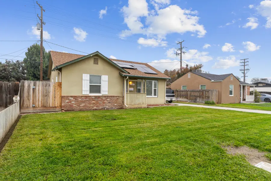 1052 E Apricot Avenue, Tulare, CA 93274 - Image #3