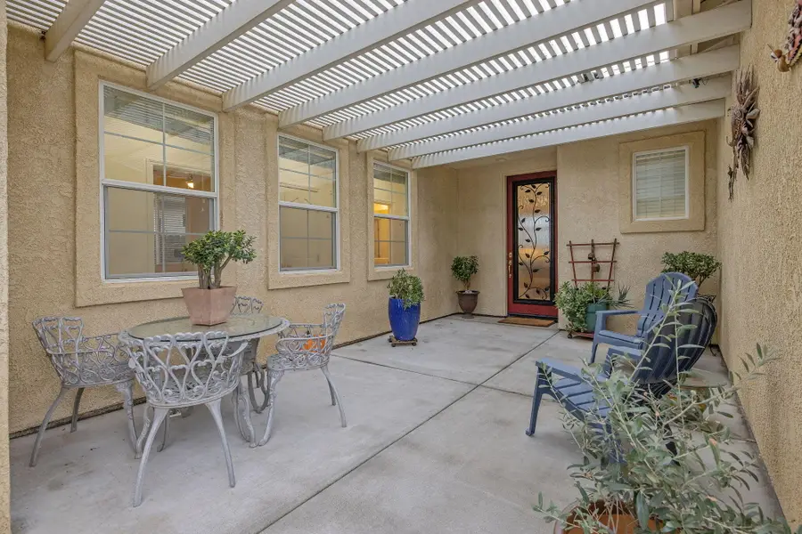 714 N Magna Carta Avenue, Hanford, CA 93230 - Image #2