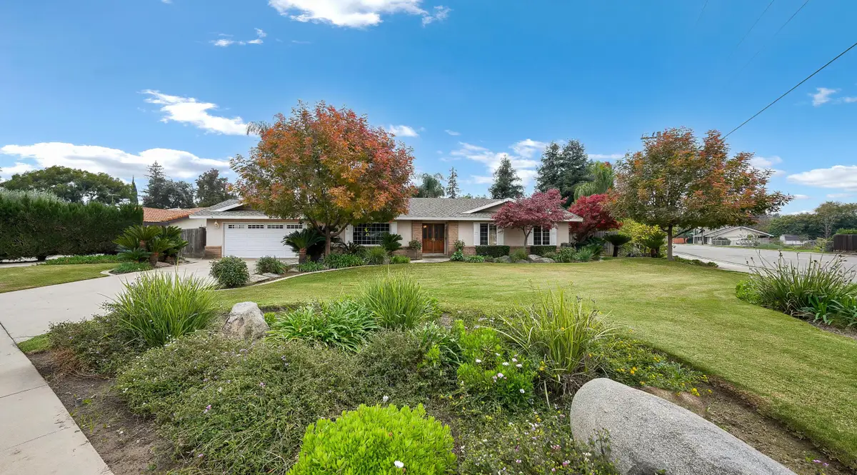 2113 E Paradise Avenue, Visalia, CA 93292 - Image #1