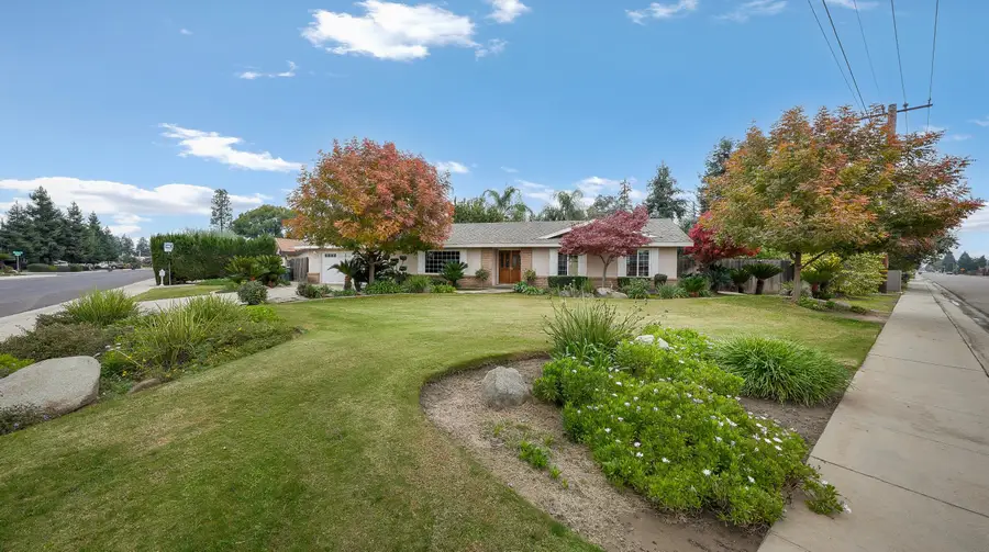 2113 E Paradise Avenue, Visalia, CA 93292 - Image #2