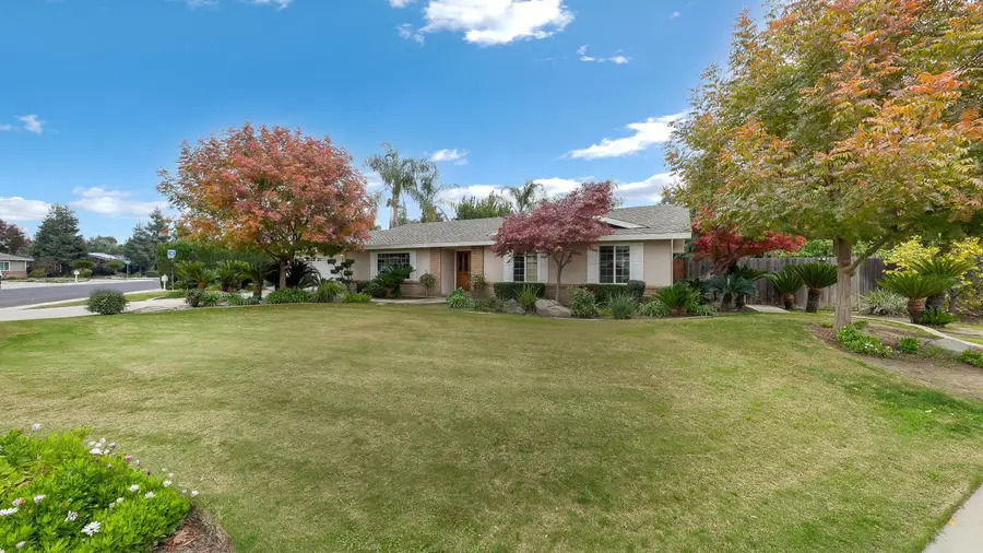 2113 E Paradise Avenue, Visalia, CA 93292 - Image #3