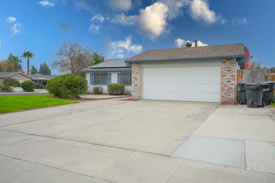 1629 S Rossmoor Court, Visalia, CA 93277 - Image #2