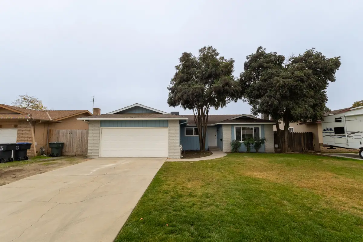 2611 W Sunnyside Court, Visalia, CA 93277 - Image #1