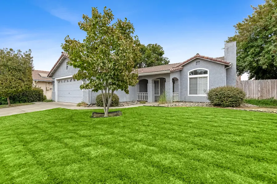 5449 W Ashland Court, Visalia, CA 93277 - Image #3