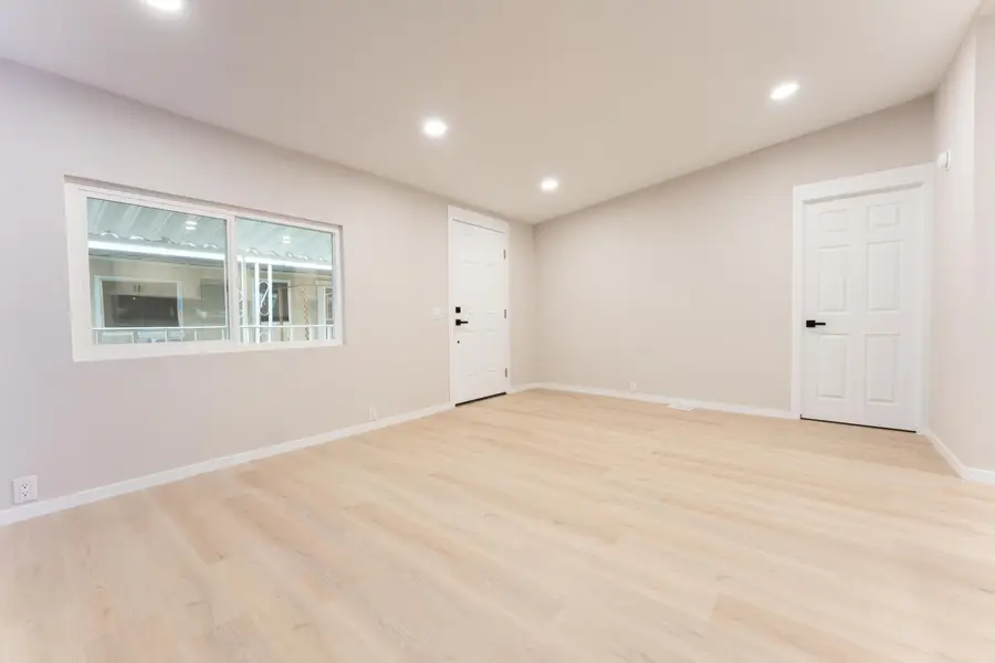 975 N H Street #22, Tulare, CA 93274 - Image #2