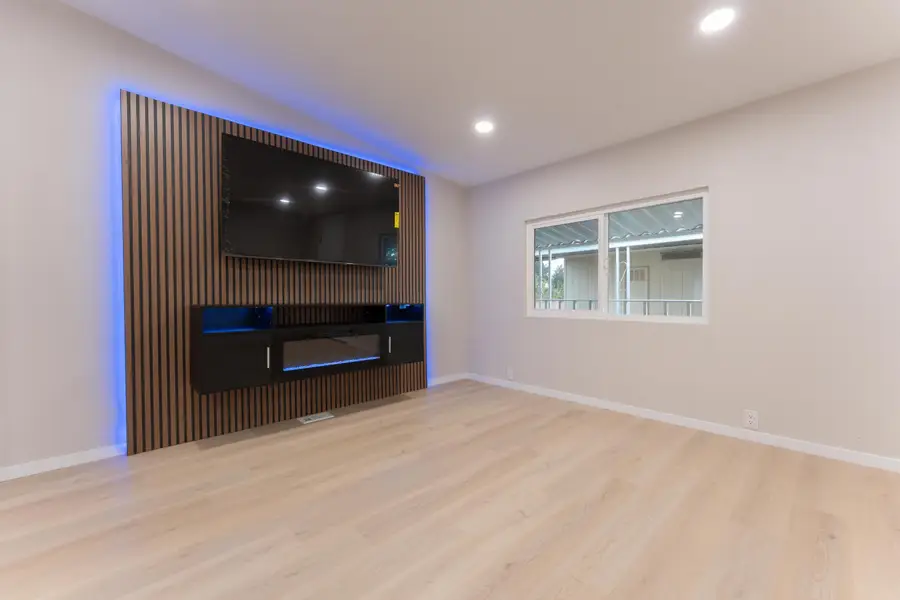 975 N H Street #22, Tulare, CA 93274 - Image #3