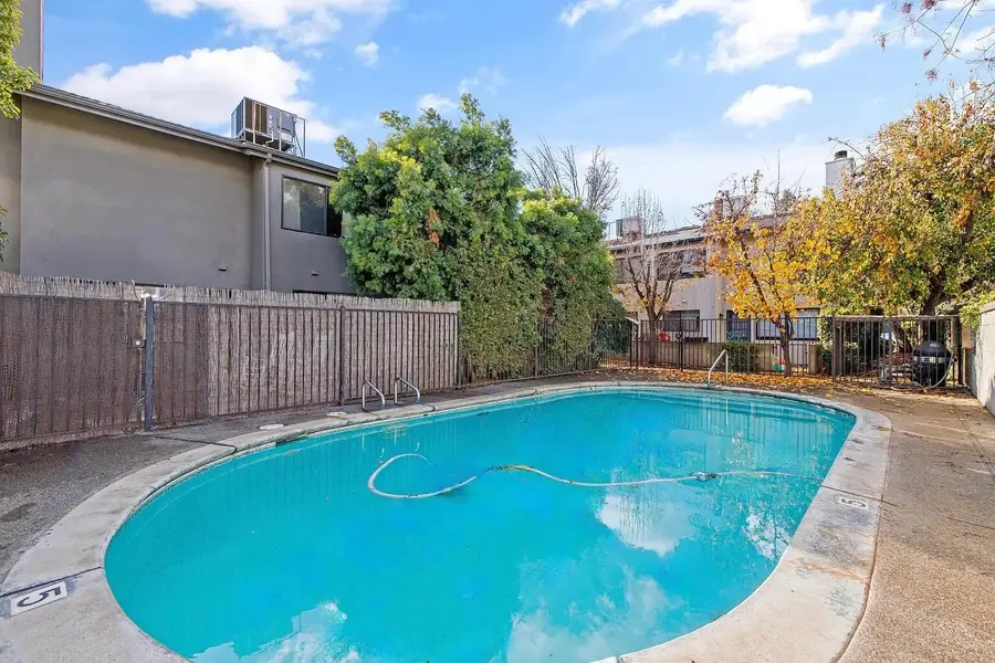 4926-4928 W Westgate Court, Visalia, CA 93277 - Image #2