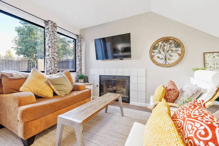 4926-4928 W Westgate Court, Visalia, CA 93277 - Image #3