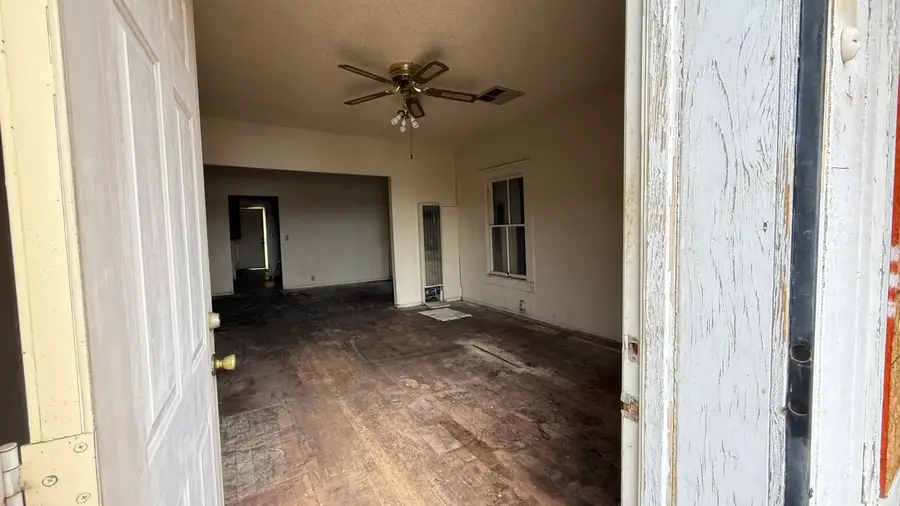 301 E Merced Street, Avenal, CA 93204 - #3