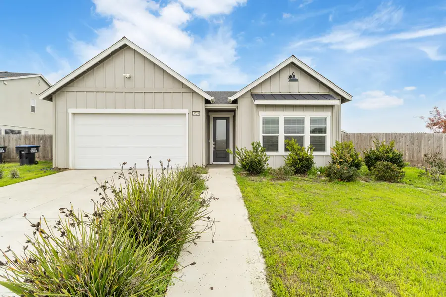 3725 N Newton Drive, Visalia, CA 93291 - Image #2