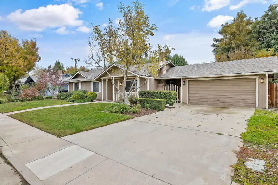 2215 E Myrtle Court, Visalia, CA 93292 - Image #3
