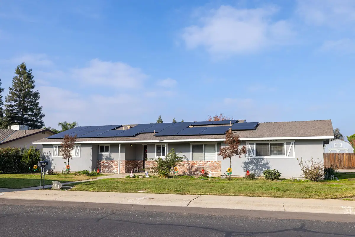 2414 E Paradise Avenue, Visalia, CA 93292 - Image #1