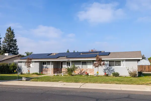 2414 E Paradise Avenue, Visalia, CA 93292