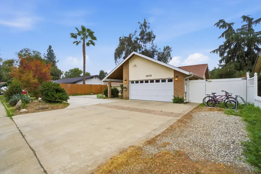 1909 S Hillcrest Drive, Visalia, CA 93292 - Image #3