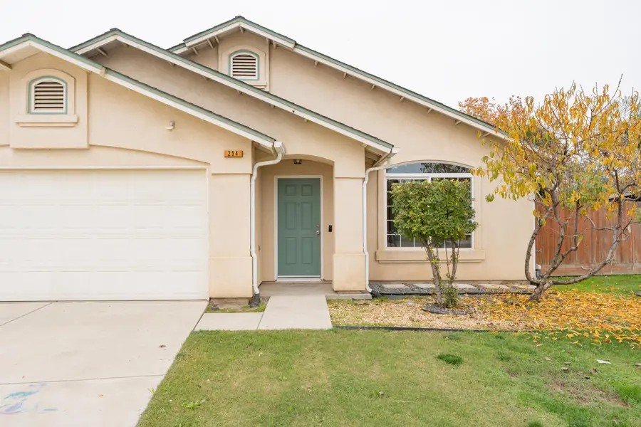254 Feather Court, Tulare, CA 93274 - Image #2