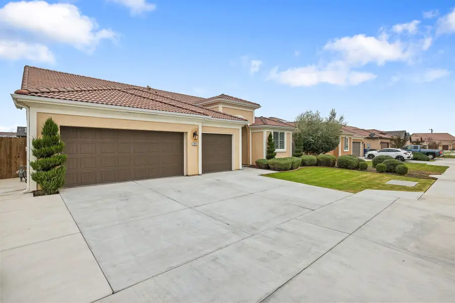 3096 Markham Street, Tulare, CA 93274 - Image #2