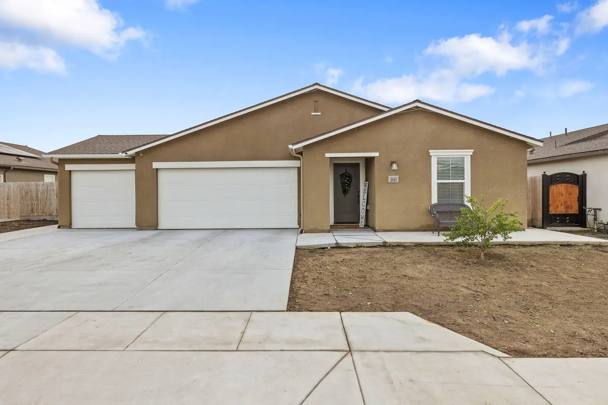 2045 Madalyn Avenue, Tulare, CA 93274 - Image #1