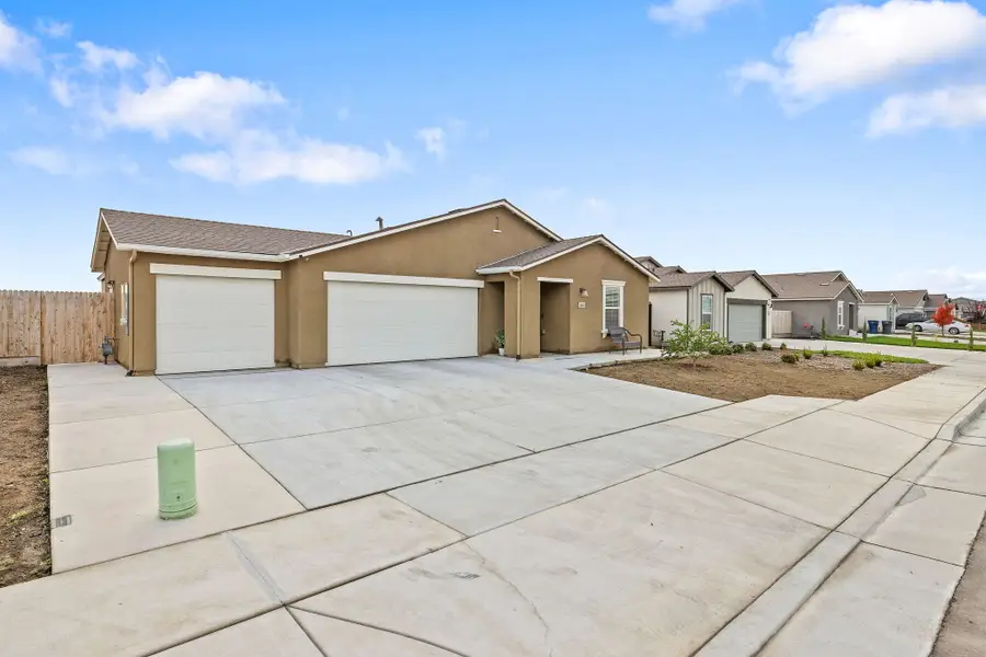2045 Madalyn Avenue, Tulare, CA 93274 - Image #2