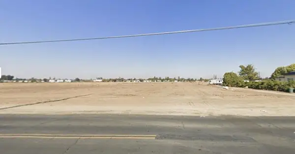 2046 E Goshen Avenue, Visalia, CA 93292