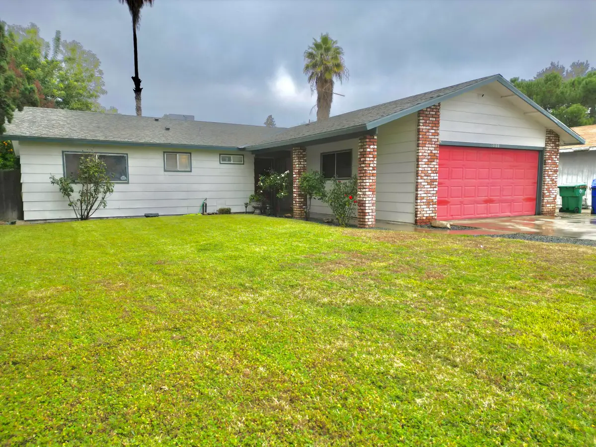 1060 W Thurman Avenue, Porterville, CA 93257 - Image #1