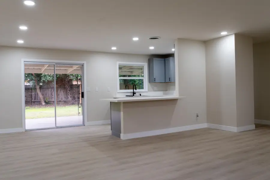 6075 N Selland Avenue, Fresno, CA 93711 - Image #3