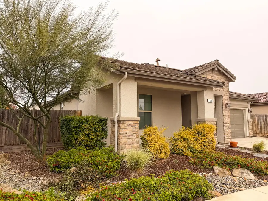 1810 E Monte Vista Avenue, Visalia, CA 93292 - Image #2