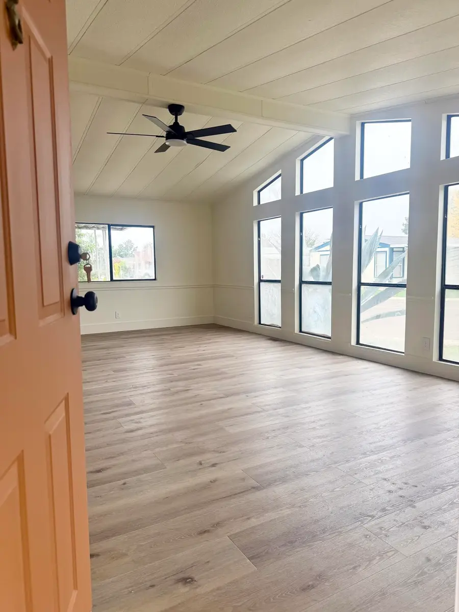 5019 W Dorothea Avenue, Visalia, CA 93277 - Image #2