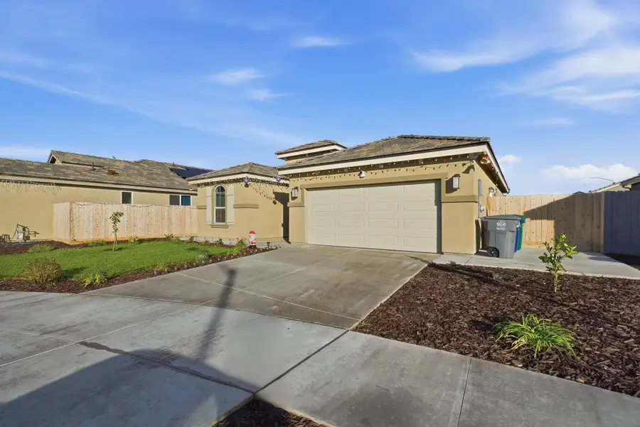986 S Walnut Avenue, Kerman, CA 93630 - Image #2