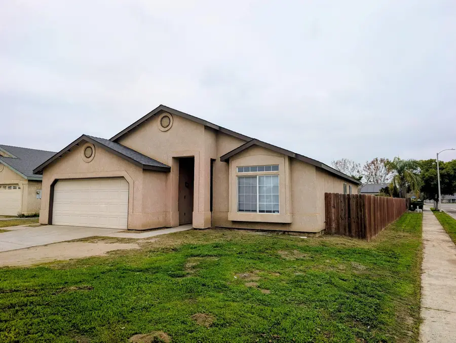 500 Buttonwood Court, Tulare, CA 93274 - Image #2