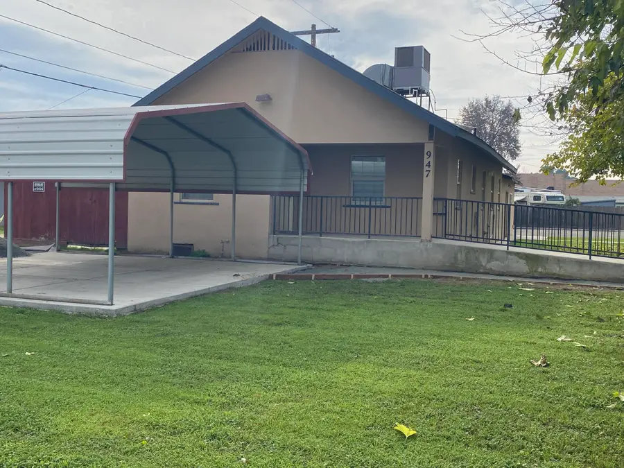 947 W Kern Avenue, Tulare, CA 93274 - Image #2