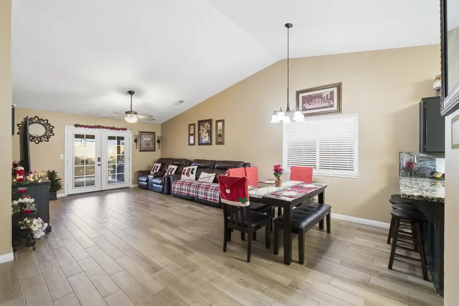 738 W Lark Court, Visalia, CA 93291 - Image #3