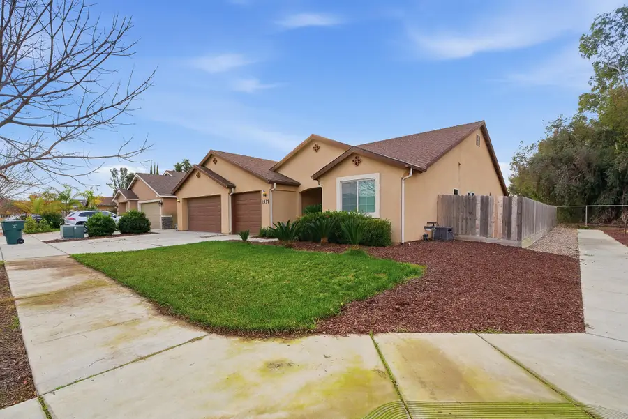 1537 N Irma Street, Visalia, CA 93292 - Image #2