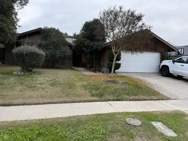 1765 E Sandalwood Avenue, Tulare, CA 93274