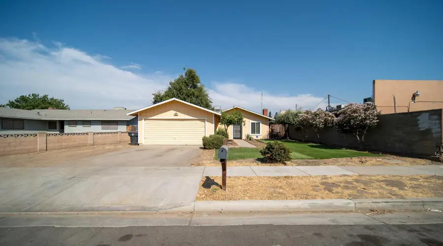 980 S Spruce Street, Tulare, CA 93274 - Image #2