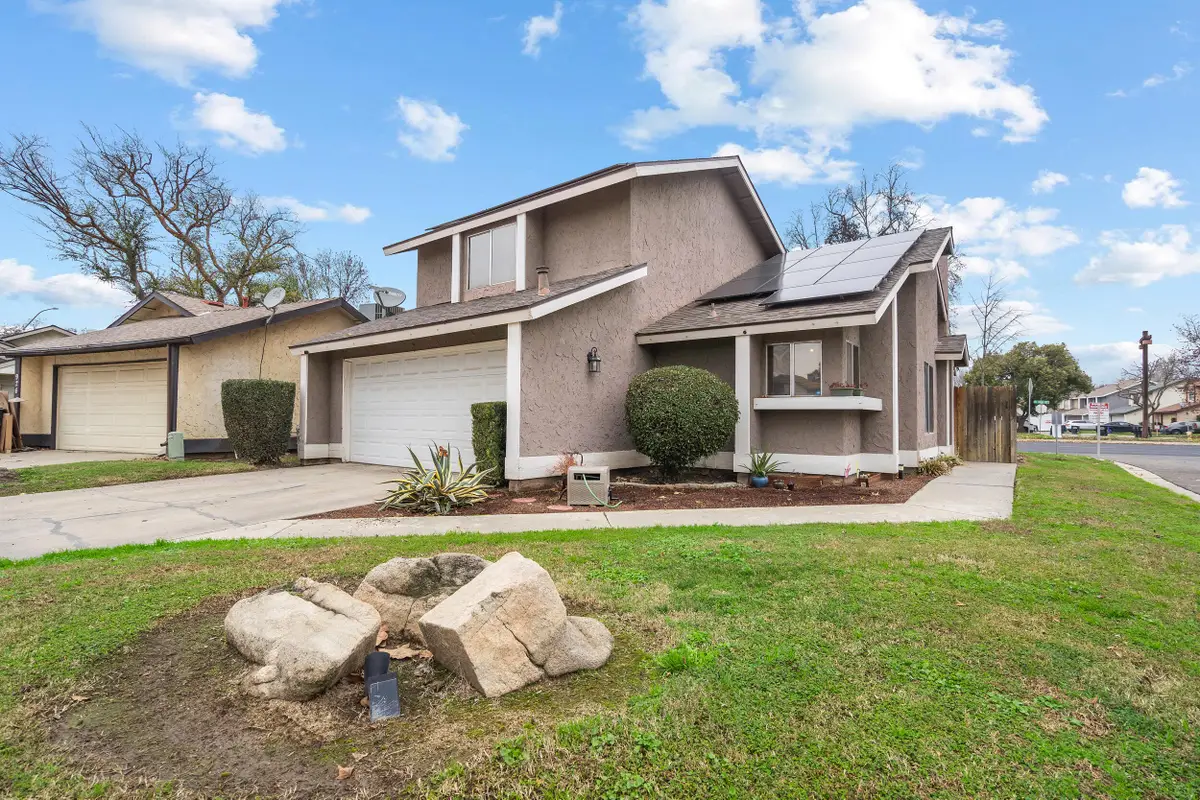 932 E Babcock Avenue, Visalia, CA 93292 - Image #1