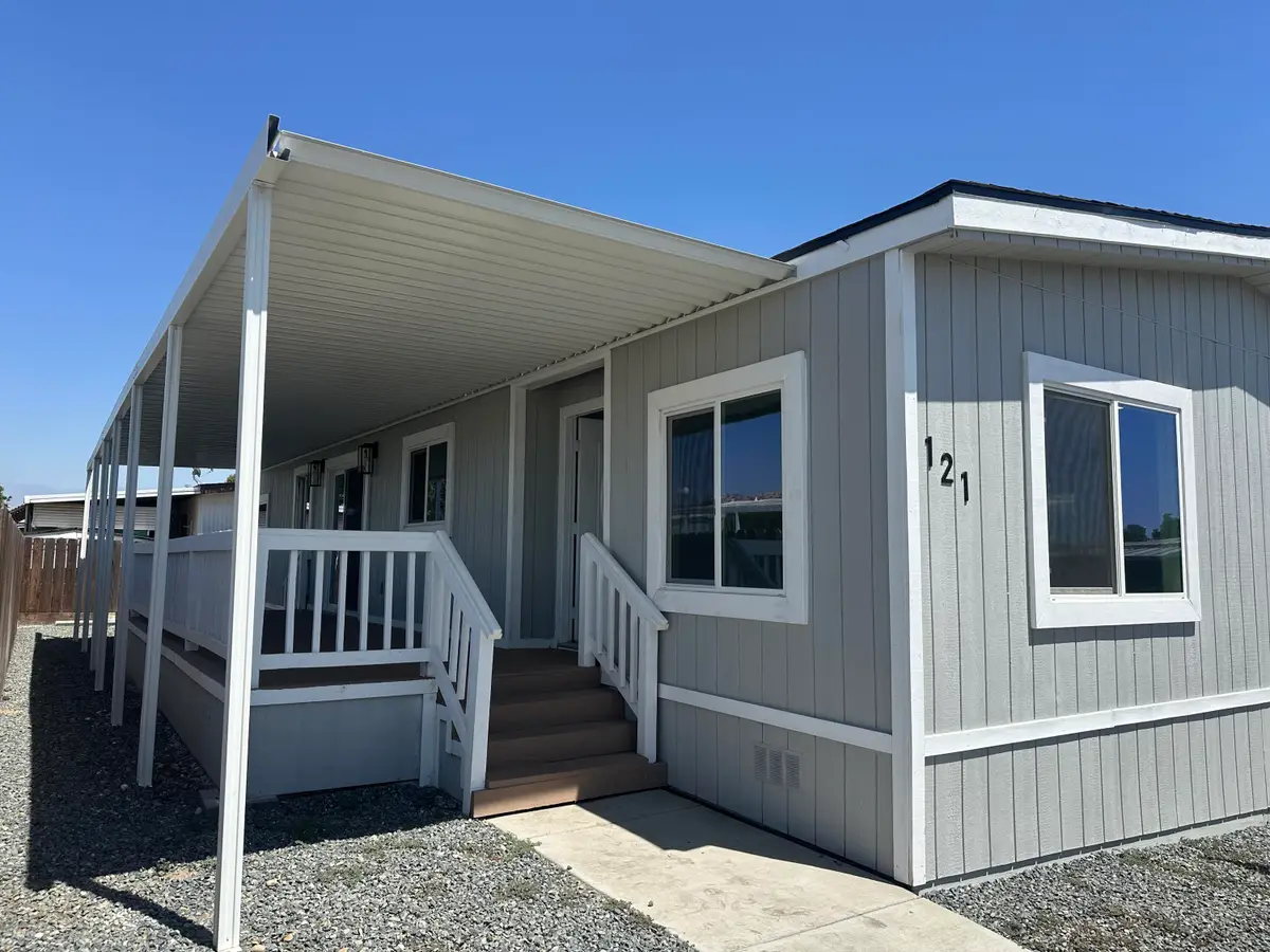 720 E Worth Avenue, Porterville, CA 93257 - Image #1