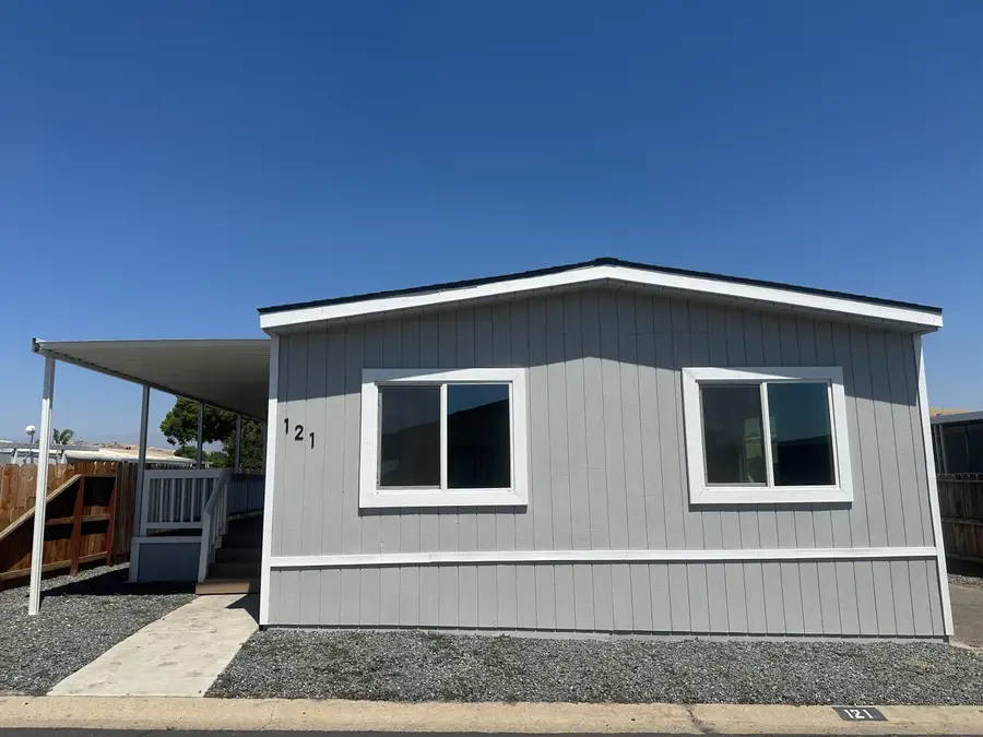 720 E Worth Avenue, Porterville, CA 93257 - Image #2