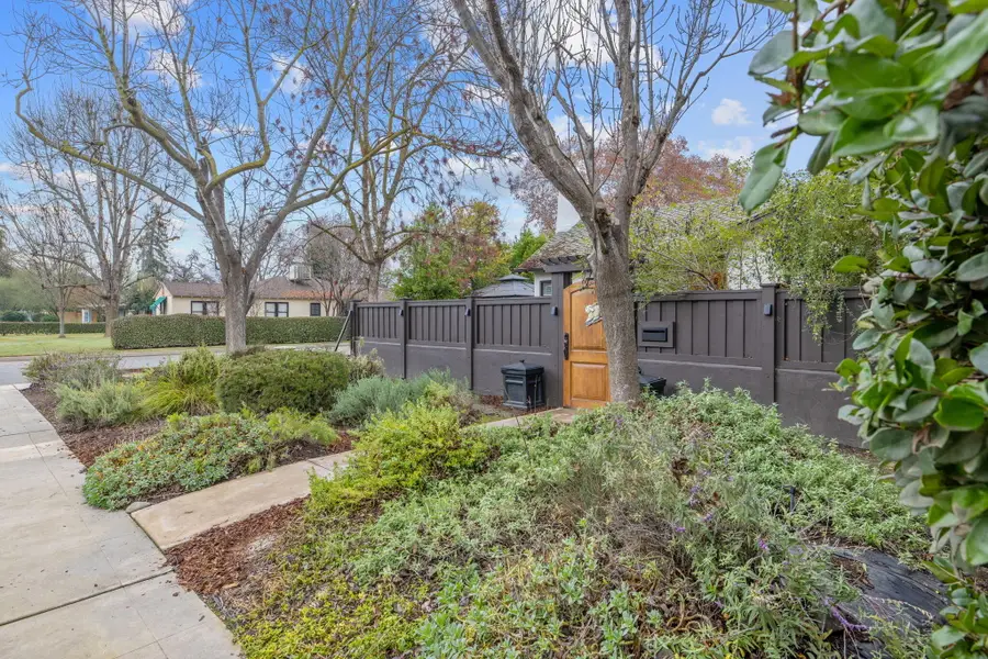 1501 W College Avenue, Visalia, CA 93277 - Image #2